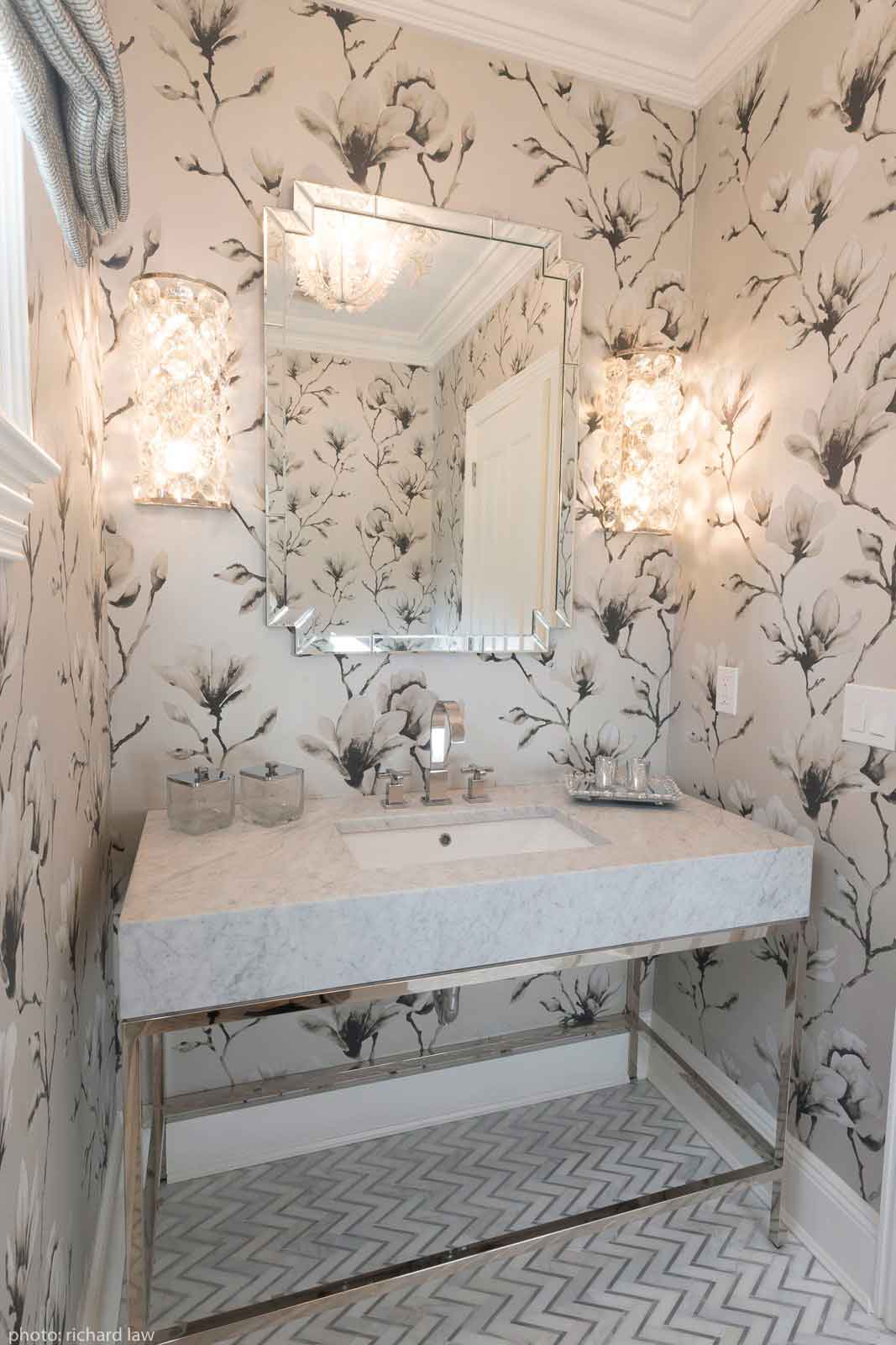 Bathroom sink vanity