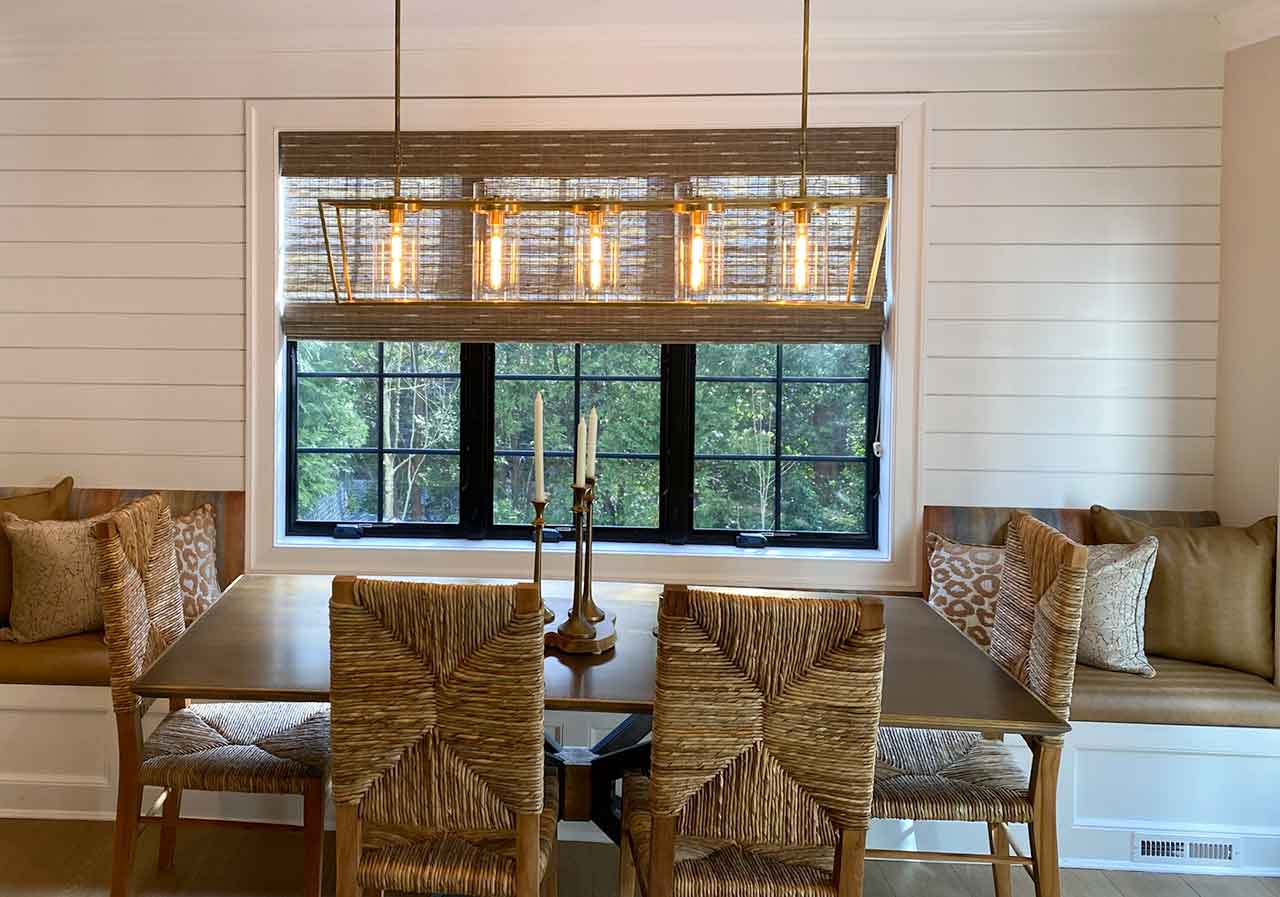Manhasset-Manhasset-dining-table-window-seats-front-view