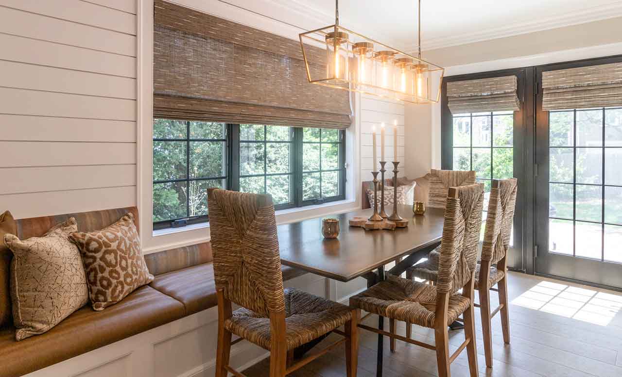 Manhasset-dining-table-window-seats