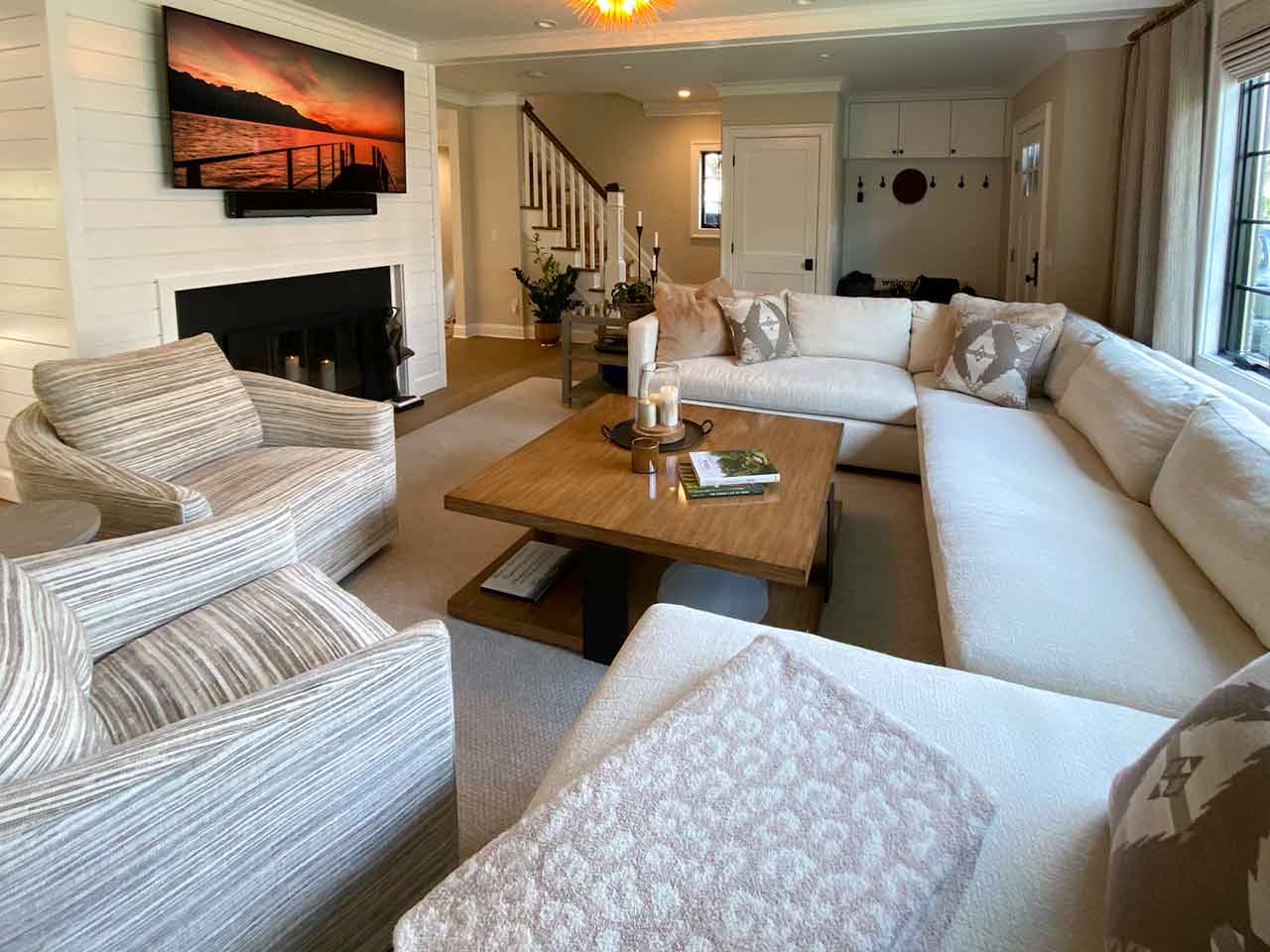 ManhassetFinals-living-room-entry-stairway-view