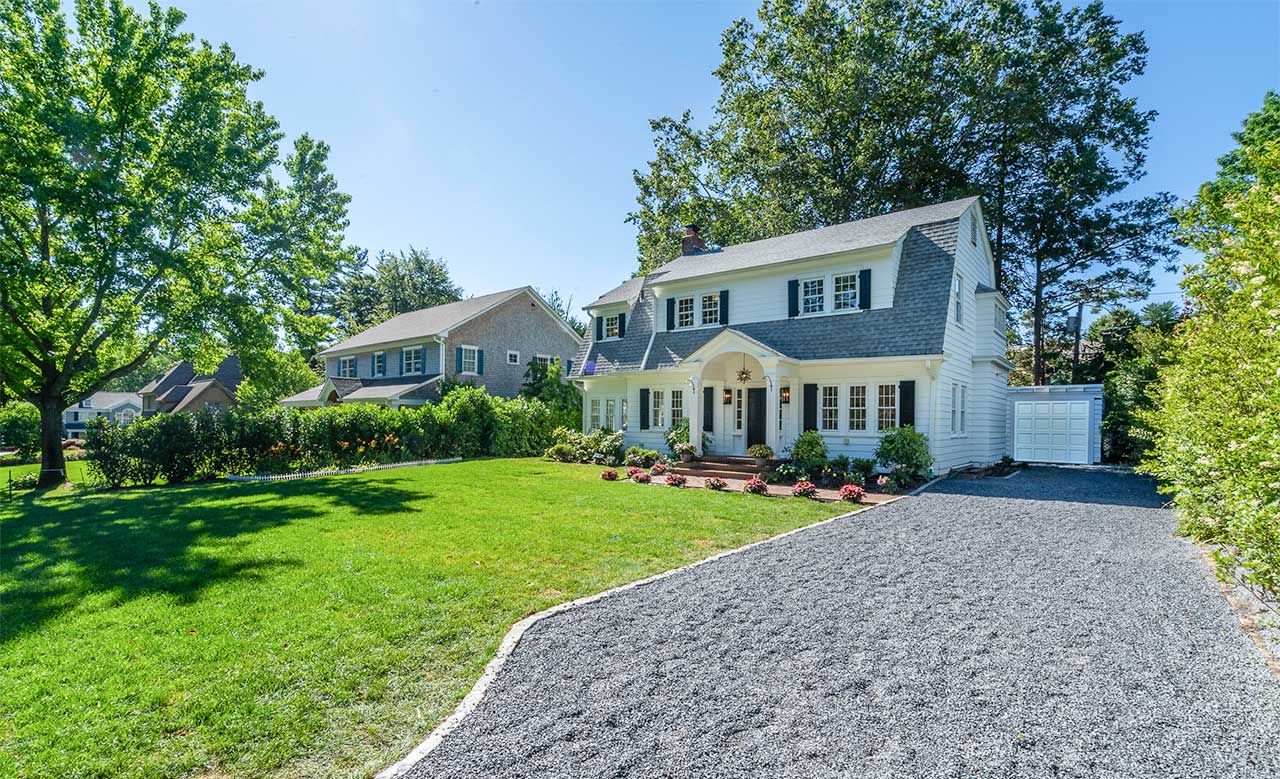 Plandome-home-exterior-driveway